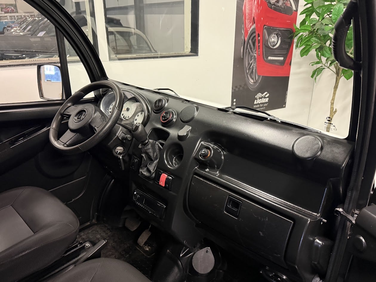 Aixam D-Truck 10