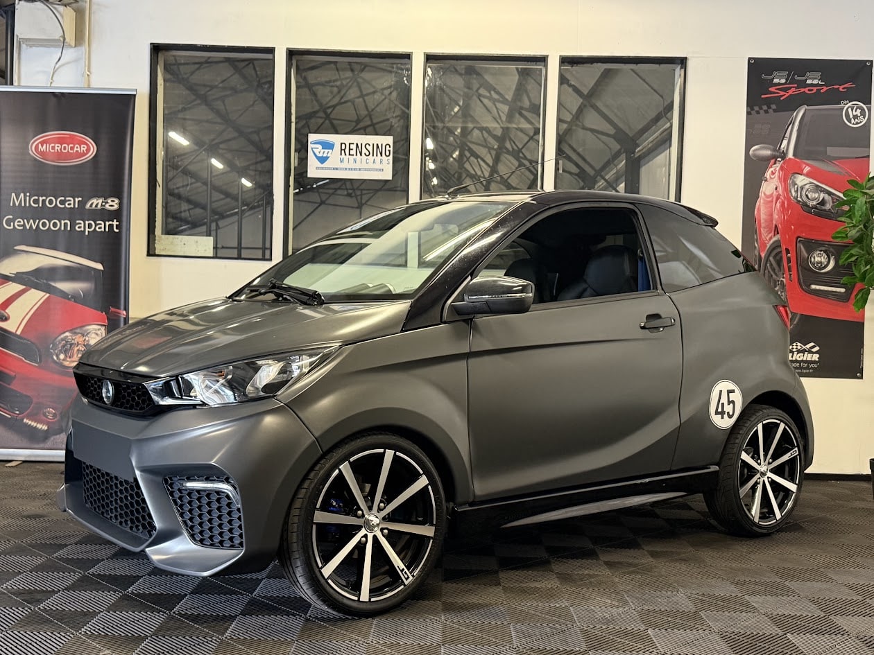 Aixam Coupé GTI Matgrijs 1